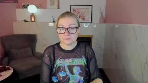 Snapshot of alexandra_kind chatting on February 17, 5:36 am Alexandra online show from February 17, 5:36 am