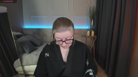 Snapshot of alexandra_kind chatting on March 1, 8:53 pm Alexandra online show from March 1, 8:53 pm