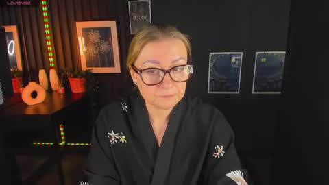 Snapshot of alexandra_kind chatting on March 5, 1:21 am Alexandra online show from March 5, 1:21 am