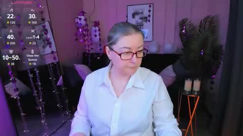 Snapshot of alexandra_kind chatting on February 15, 8:49 pm Alexandra online show from February 15, 8:49 pm