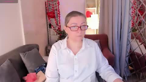 Snapshot of alexandra_kind chatting on February 22, 9:02 pm Alexandra online show from February 22, 9:02 pm