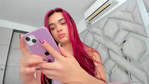 Snapshot of alexandra_wonder69x chatting on May 4, 2:57 pm Alexandra ig alexandraax09 online show from May 4, 2:57 pm