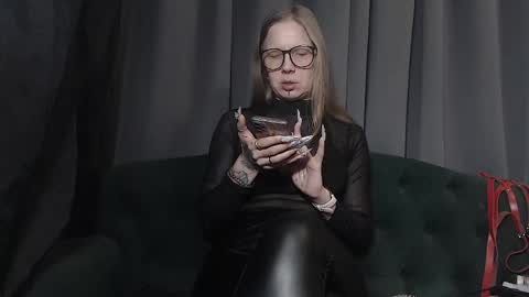 Snapshot of alexandrazaryanova chatting on April 25, 9:45 am Alexandra online show from April 25, 9:45 am
