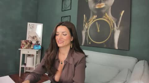 Snapshot of alexanikole chatting on June 1, 5:53 am AlexaNikole online show from June 1, 5:53 am