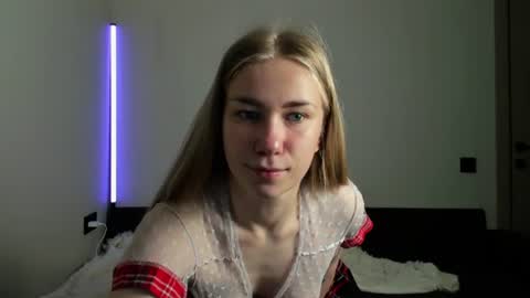 Snapshot of alexarti chatting on June 19, 5:23 am Alex online show from June 19, 5:23 am