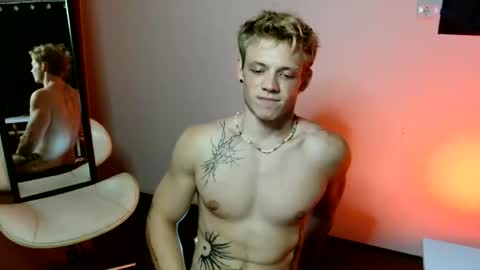 Snapshot of alexbarczukxxx chatting on May 13, 11:22 pm Alex Barczuk online show from May 13, 11:22 pm