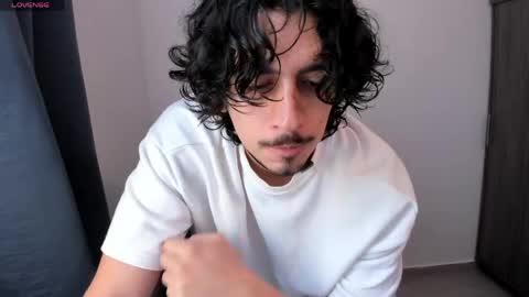 Snapshot of alexfloreszzz chatting on May 12, 12:46 pm alexfloreszzz online show from May 12, 12:46 pm