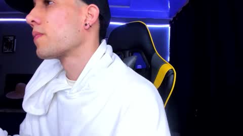 alexgiraldo__ online show from September 28, 11:37 am