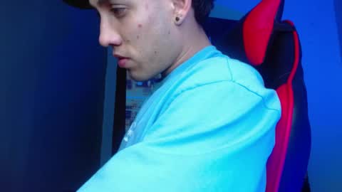 Snapshot of alexgiraldo__ chatting on May 7, 2:06 am alexgiraldo__ online show from May 7, 2:06 am