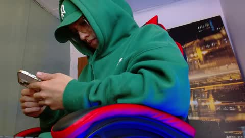 Snapshot of alexgiraldo__ chatting on May 19, 12:00 pm alexgiraldo__ online show from May 19, 12:00 pm