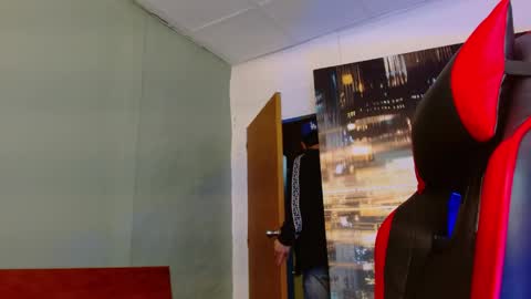 Snapshot of alexgiraldo__ chatting on June 6, 12:38 am alexgiraldo__ online show from June 6, 12:38 am