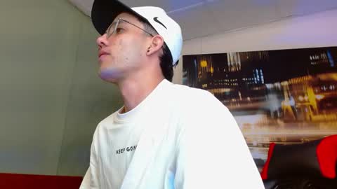 Snapshot of alexgiraldo__ chatting on June 8, 9:15 pm alexgiraldo__ online show from June 8, 9:15 pm