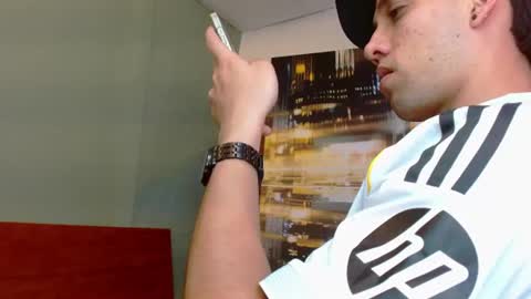 Snapshot of alexgiraldo__ chatting on June 12, 3:05 am alexgiraldo__ online show from June 12, 3:05 am