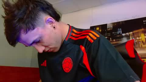 Snapshot of alexgiraldo__ chatting on June 18, 2:54 pm alexgiraldo__ online show from June 18, 2:54 pm