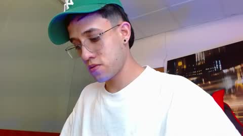 Snapshot of alexgiraldo__ chatting on June 20, 1:09 am alexgiraldo__ online show from June 20, 1:09 am