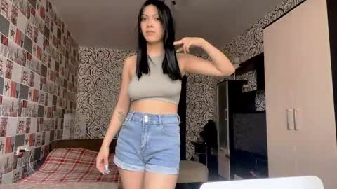 Snapshot of alexiaficke chatting on April 14, 12:22 pm Emila online show from April 14, 12:22 pm