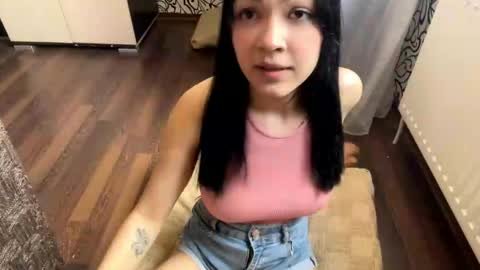 Snapshot of alexiaficke chatting on May 17, 9:06 am Emila online show from May 17, 9:06 am