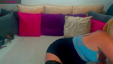 Snapshot of alexine_mcqueen chatting on April 20, 3:48 pm Alexine McQueen online show from April 20, 3:48 pm