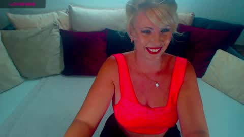 Snapshot of alexine_mcqueen chatting on July 7, 9:41 pm Alexine McQueen online show from July 7, 9:41 pm