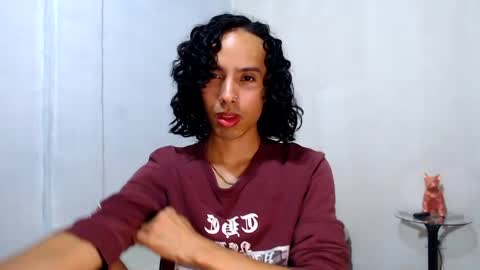 Snapshot of alexis21_ chatting on May 20, 8:37 pm Alexis online show from May 20, 8:37 pm