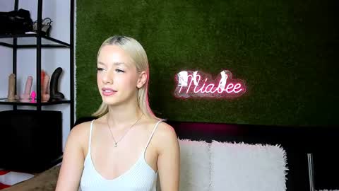 Snapshot of alexisbanx chatting on July 14, 5:40 pm alexisbanx online show from July 14, 5:40 pm