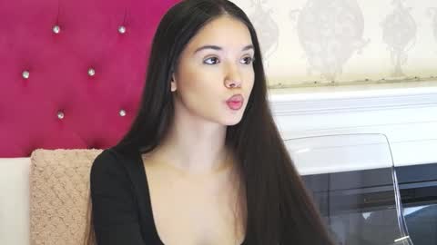 Snapshot of alexisdevine chatting on February 9, 5:22 am alexisdevine online show from February 9, 5:22 am