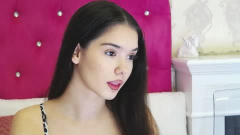 Snapshot of alexisdevine chatting on April 23, 4:24 am alexisdevine online show from April 23, 4:24 am