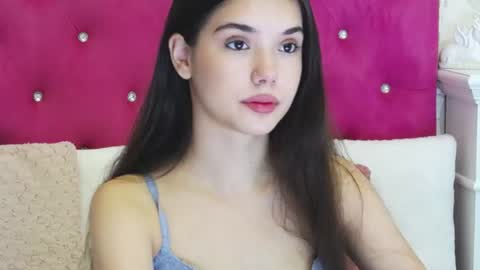 Snapshot of alexisdevine chatting on July 7, 4:37 am alexisdevine online show from July 7, 4:37 am