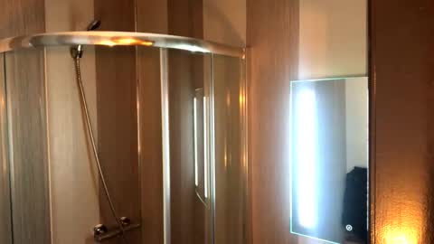 Snapshot of alexlive1 chatting on October 20, 8:53 pm alexlive1 online show from October 20, 8:53 pm