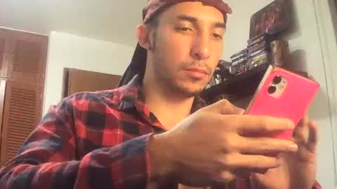 Snapshot of alexopenmind21 chatting on December 22, 1:23 am Alexxx online show from December 22, 1:23 am