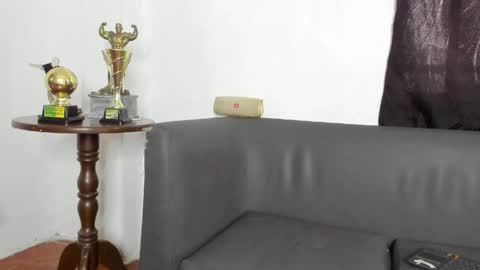 Snapshot of alexroyce_ chatting on May 26, 12:01 pm ALEX ROYCE online show from May 26, 12:01 pm