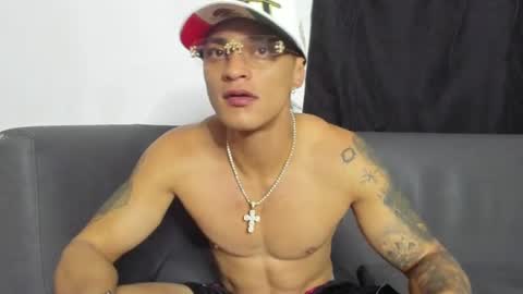 Snapshot of alexroyce_ chatting on June 23, 2:09 am ALEX ROYCE online show from June 23, 2:09 am