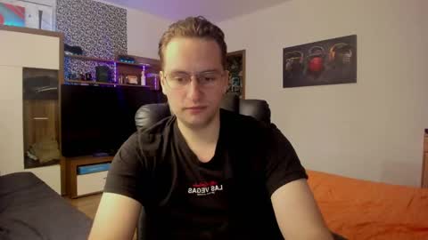Snapshot of alexs9xtime chatting on May 12, 2:36 pm alexs9xtime online show from May 12, 2:36 pm