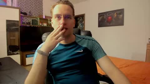 Snapshot of alexs9xtime chatting on May 13, 10:01 am alexs9xtime online show from May 13, 10:01 am