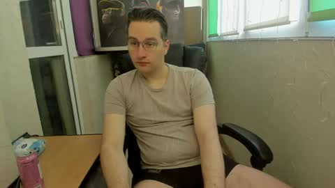 Snapshot of alexs9xtime chatting on May 17, 1:18 pm alexs9xtime online show from May 17, 1:18 pm