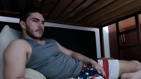 Snapshot of alexsb1998 chatting on February 14, 7:59 am alexsb1998 online show from February 14, 7:59 am