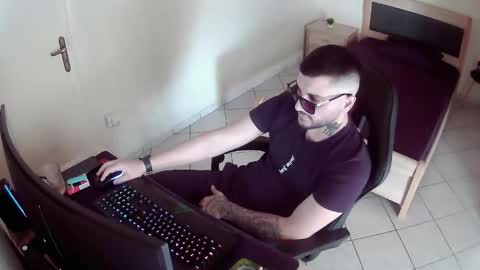 Snapshot of alexthepro00 chatting on June 2, 12:07 pm alexthepro00 online show from June 2, 12:07 pm