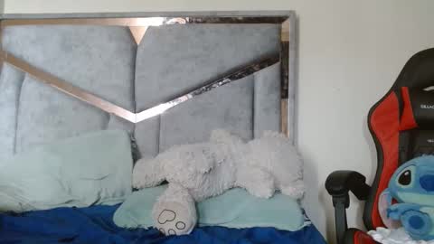 alex y luisa online show from April 4, 3:53 pm