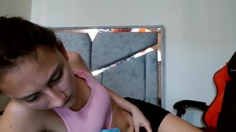 Snapshot of alexvsluisa chatting on June 10, 3:55 pm alex y luisa online show from June 10, 3:55 pm