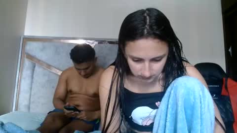 Snapshot of alexvsluisa chatting on June 20, 3:37 pm alex y luisa online show from June 20, 3:37 pm