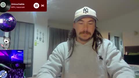 Snapshot of alexx1169 chatting on May 15, 7:04 am Alex online show from May 15, 7:04 am