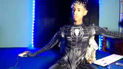 Snapshot of alexx_1214 chatting on November 5, 2:44 am Alexx online show from November 5, 2:44 am