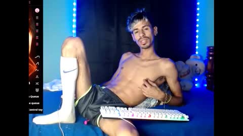 Snapshot of alexx_1214 chatting on November 18, 12:16 am Alexx online show from November 18, 12:16 am