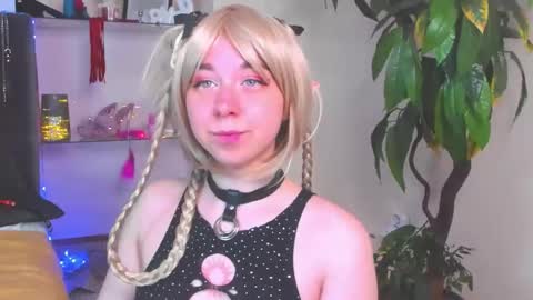 Snapshot of alexxisskyy chatting on May 6, 6:19 am Alexsy online show from May 6, 6:19 am