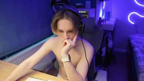 Snapshot of alexycutie chatting on April 26, 2:04 pm Alexycutie online show from April 26, 2:04 pm