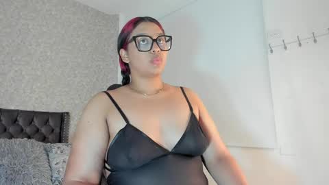 Snapshot of aleya_black chatting on April 16, 3:18 am aleya_black online show from April 16, 3:18 am