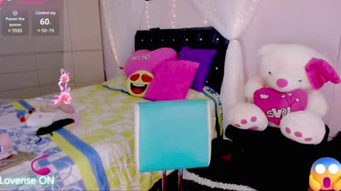 Snapshot of aliana_ross chatting on February 24, 9:43 am aliana_ross online show from February 24, 9:43 am