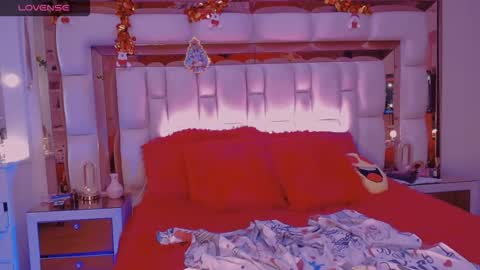 Snapshot of aliana_ross chatting on November 26, 12:33 am aliana_ross online show from November 26, 12:33 am