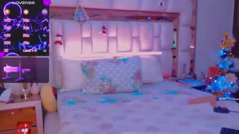 Snapshot of aliana_ross chatting on December 4, 1:15 am aliana_ross online show from December 4, 1:15 am