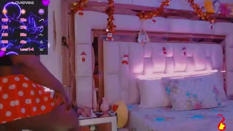 Snapshot of aliana_ross chatting on December 14, 4:29 am aliana_ross online show from December 14, 4:29 am